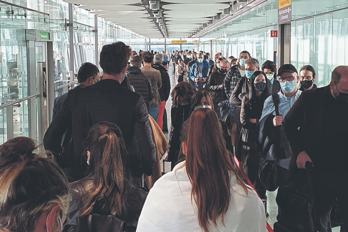 Penumpang Heathrow memukul pada hari kedua gangguan setelah serangan cyber