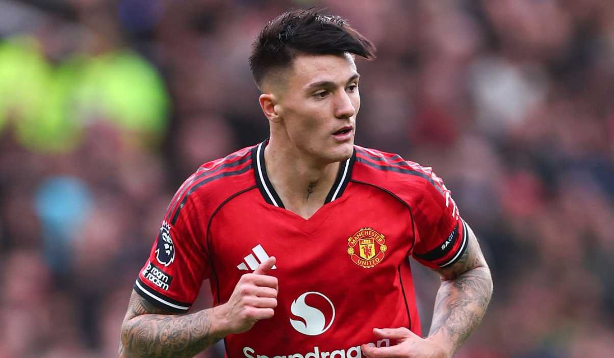 Dua keputusan transfer Manchester United dinilai justru merugikan para pemainnya