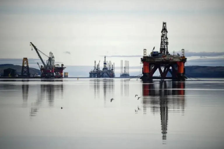 Grup jasa minyak Laut Utara Petrofac bisa ‘runtuh pada hari Senin’