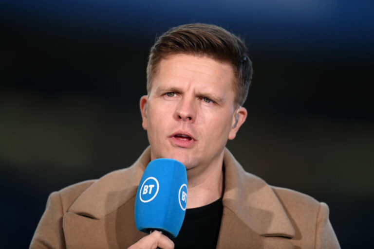 Jake Humphrey dan David Coulthard berbagi hari gajian yang besar