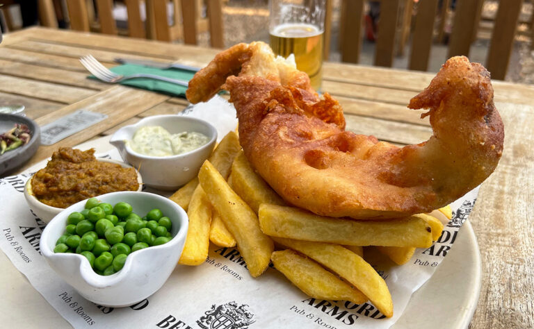 Apa yang Harus Disantap di London: 10 Makanan Inggris Yang Harus Dicoba Setiap Pengunjung Terlebih Dahulu